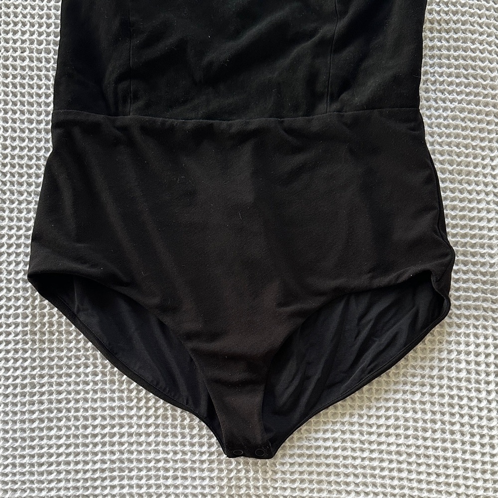 Alice + Olivia Black V-Neck Bodysuit - Picture 3 of 7